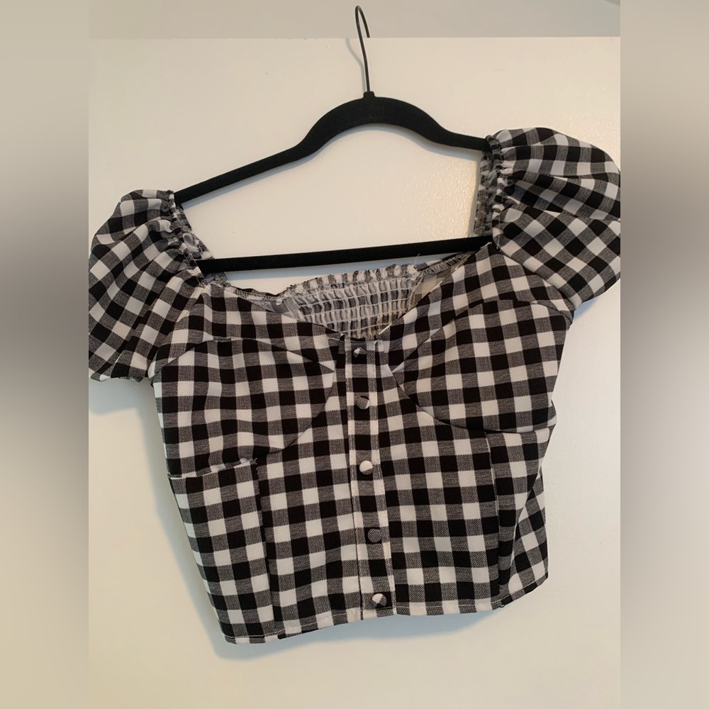 Black & White Gingham Puff Sleeve Crop Top - Picture 2 of 4